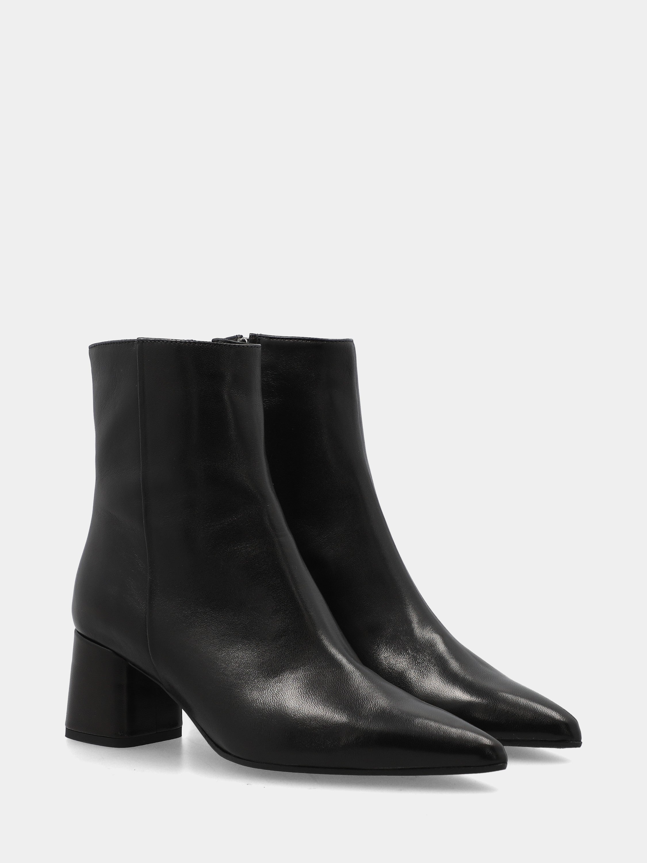 Sandalo monoblocco in vitello rosso con fascia ripiegata