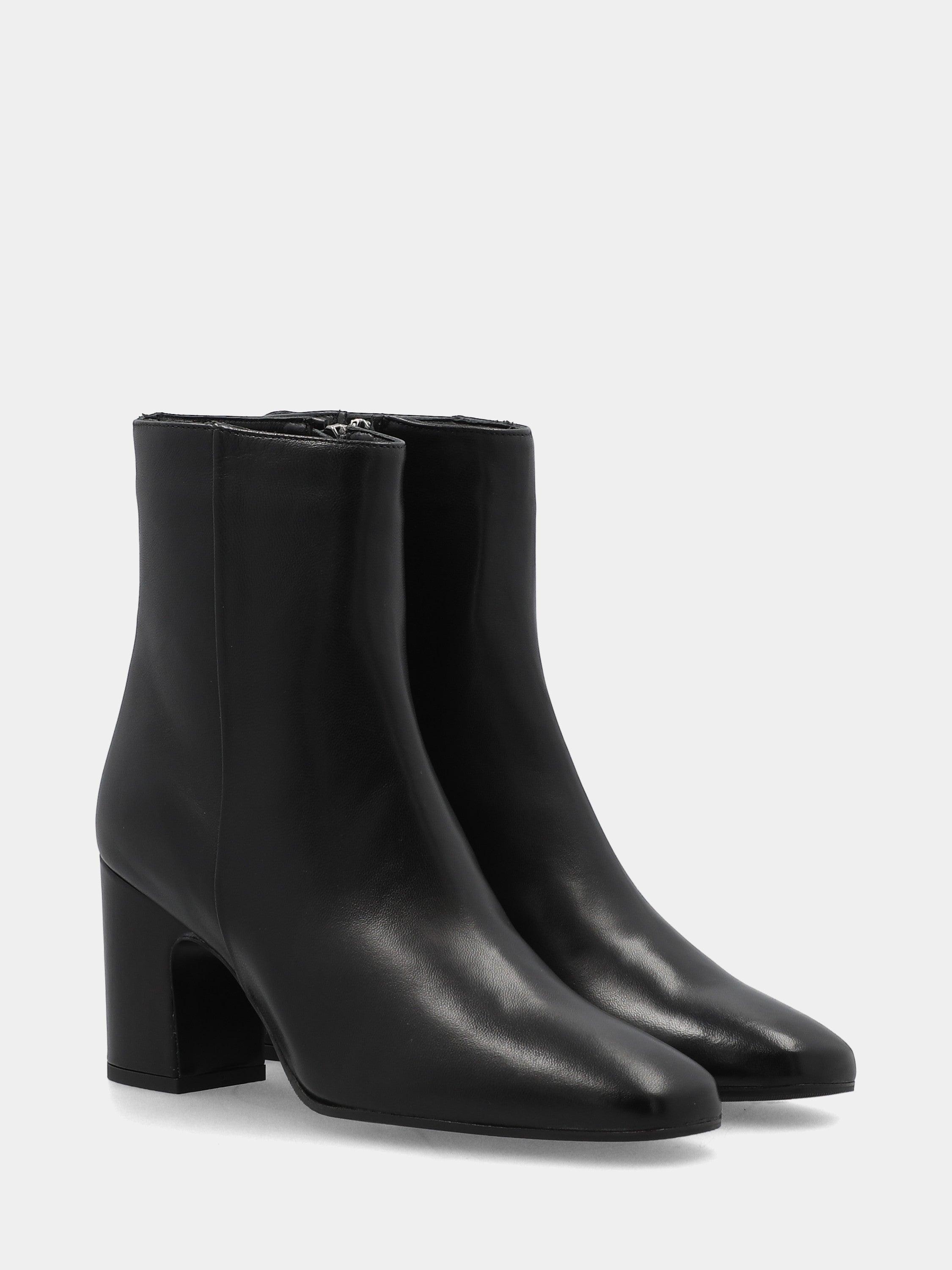 Sandalo monoblocco in vitello rosso con fascia ripiegata