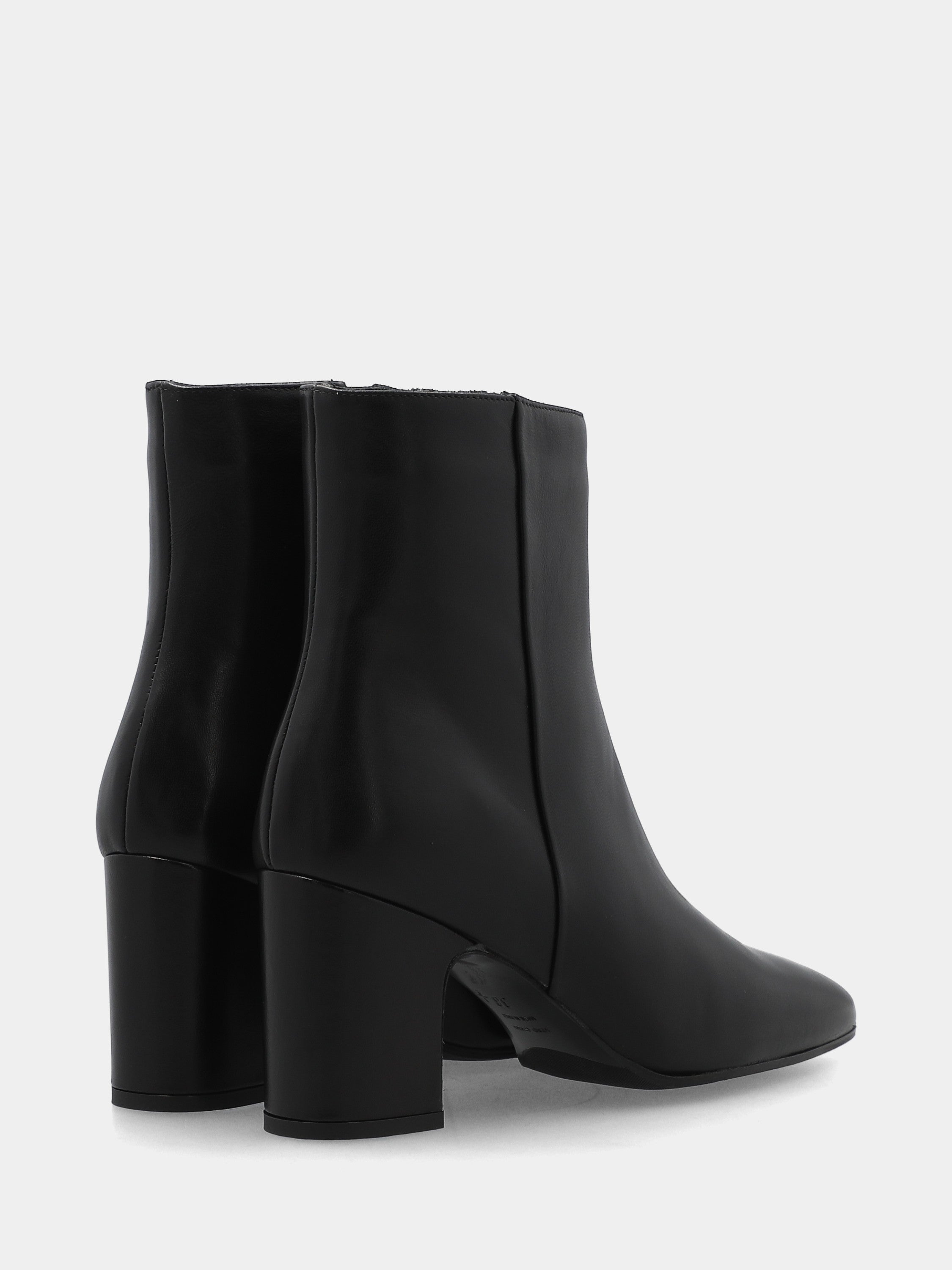 Sandalo monoblocco in vitello rosso con fascia ripiegata