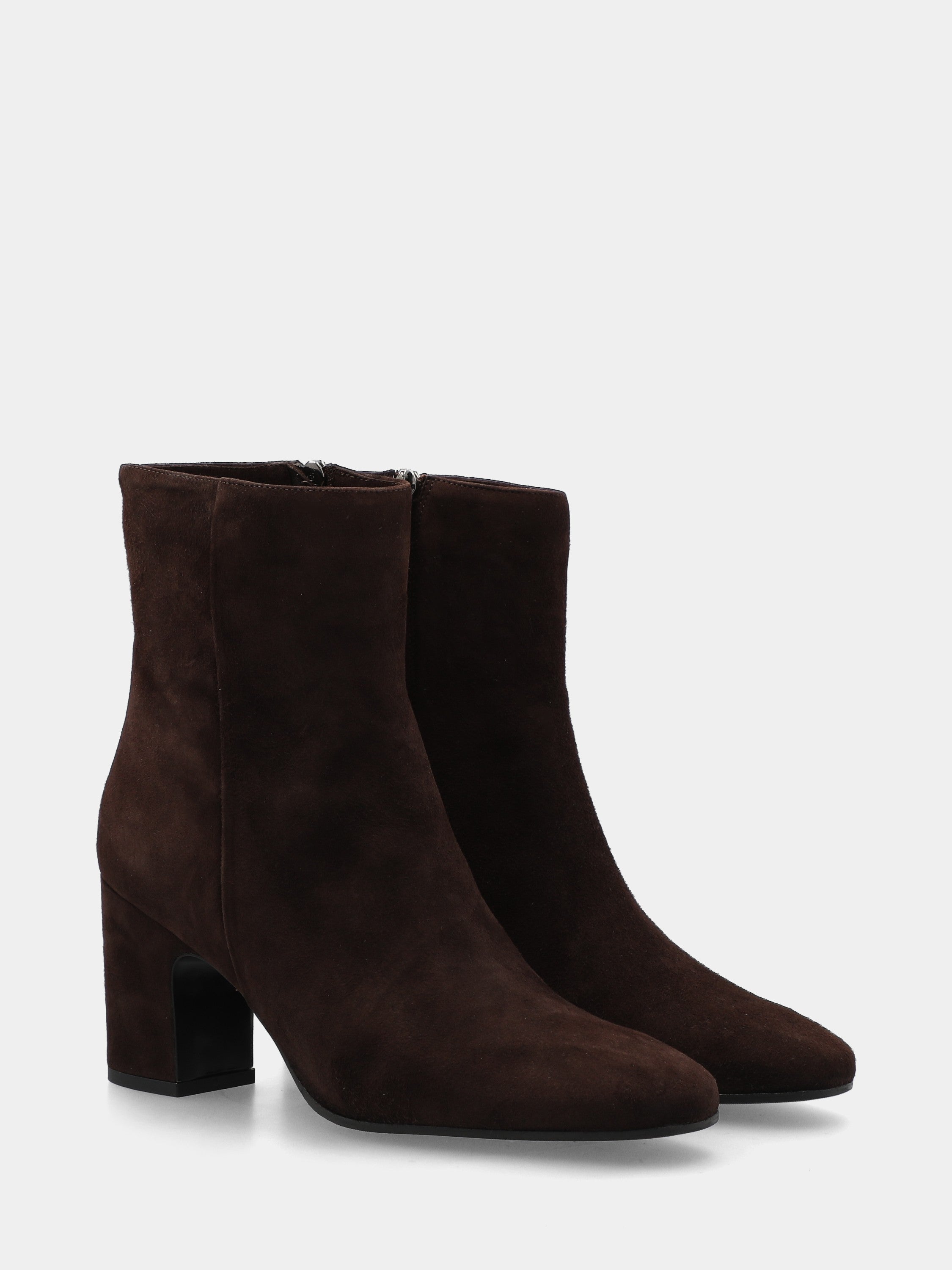 Stiefelette aus Wildleder in Dunkelbraun mit breitem Schwanzabsatz und Reißverschluss