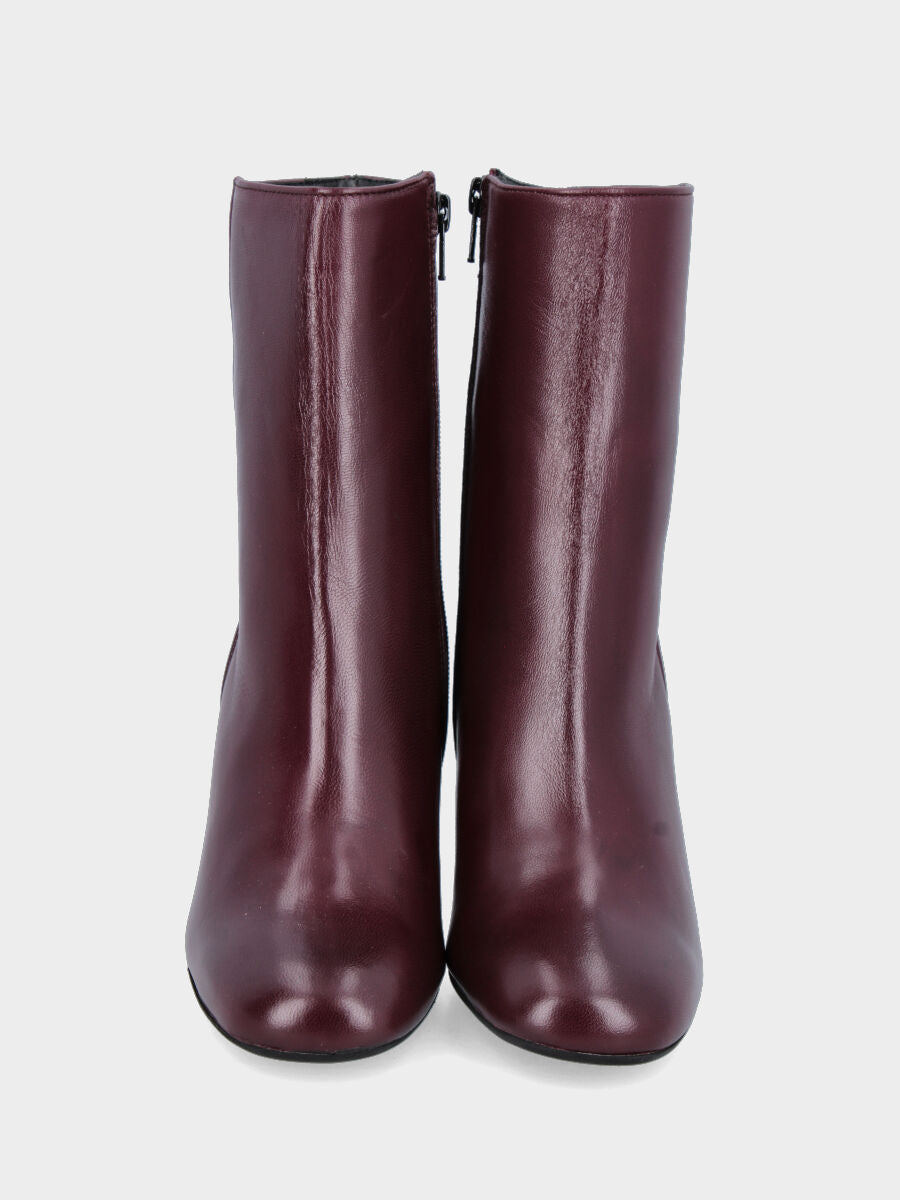 Stivaletto in nappa bordeaux con tacco largo e cerniera laterale