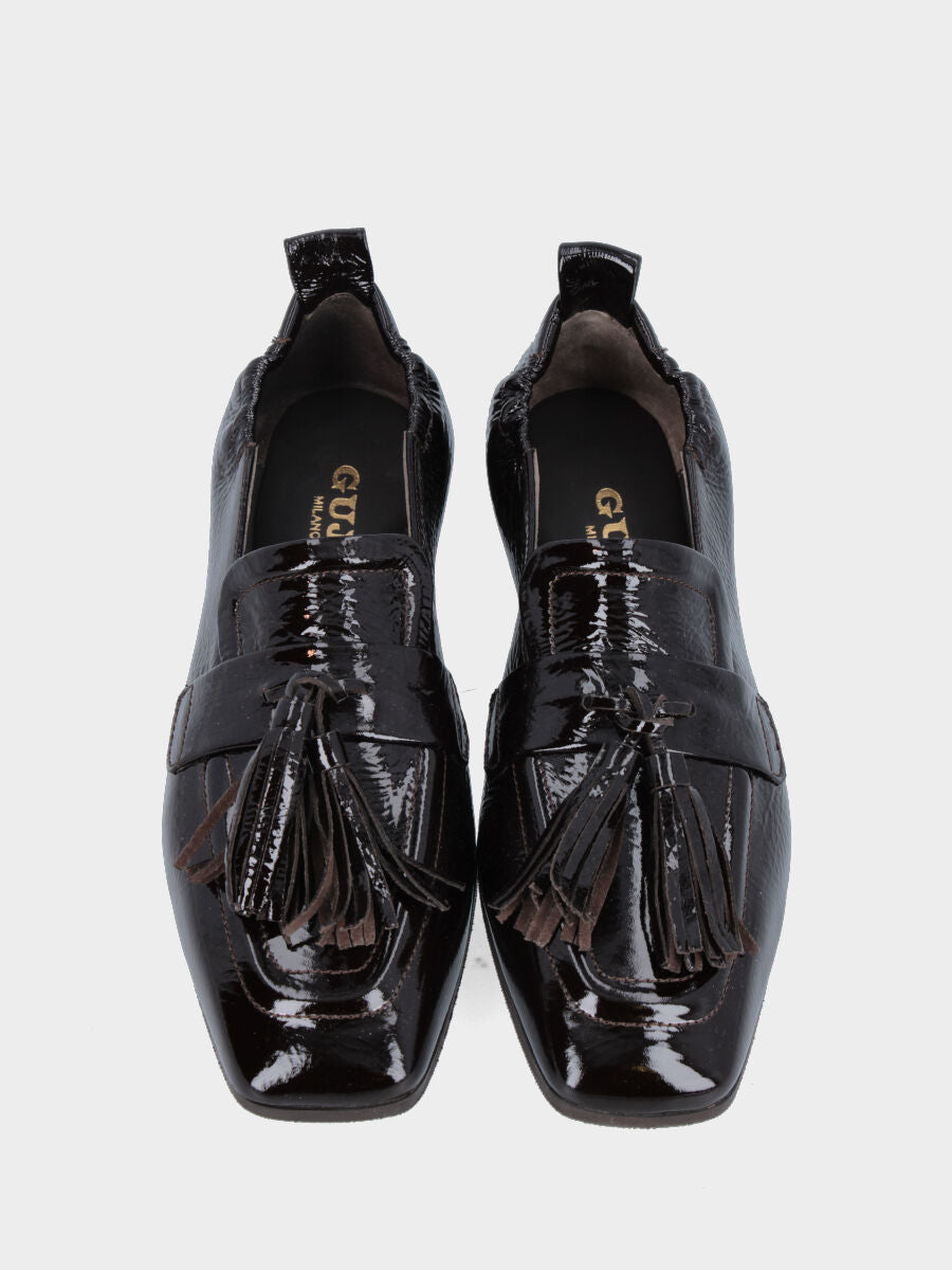 Mocassino in naplak testa di moro con nappine e vaschetta cucita