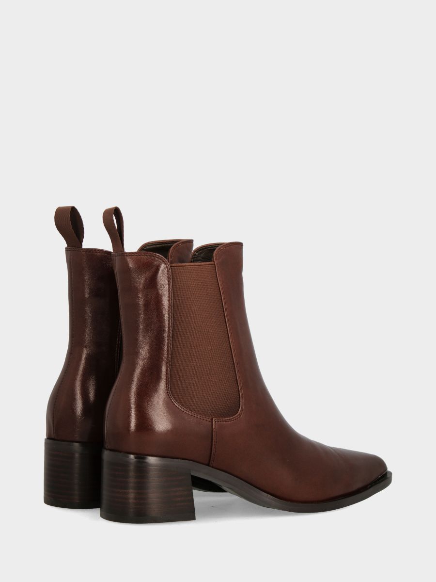 Beatles in vitello testa di moro con puntalino metallico e tacco monoblocco