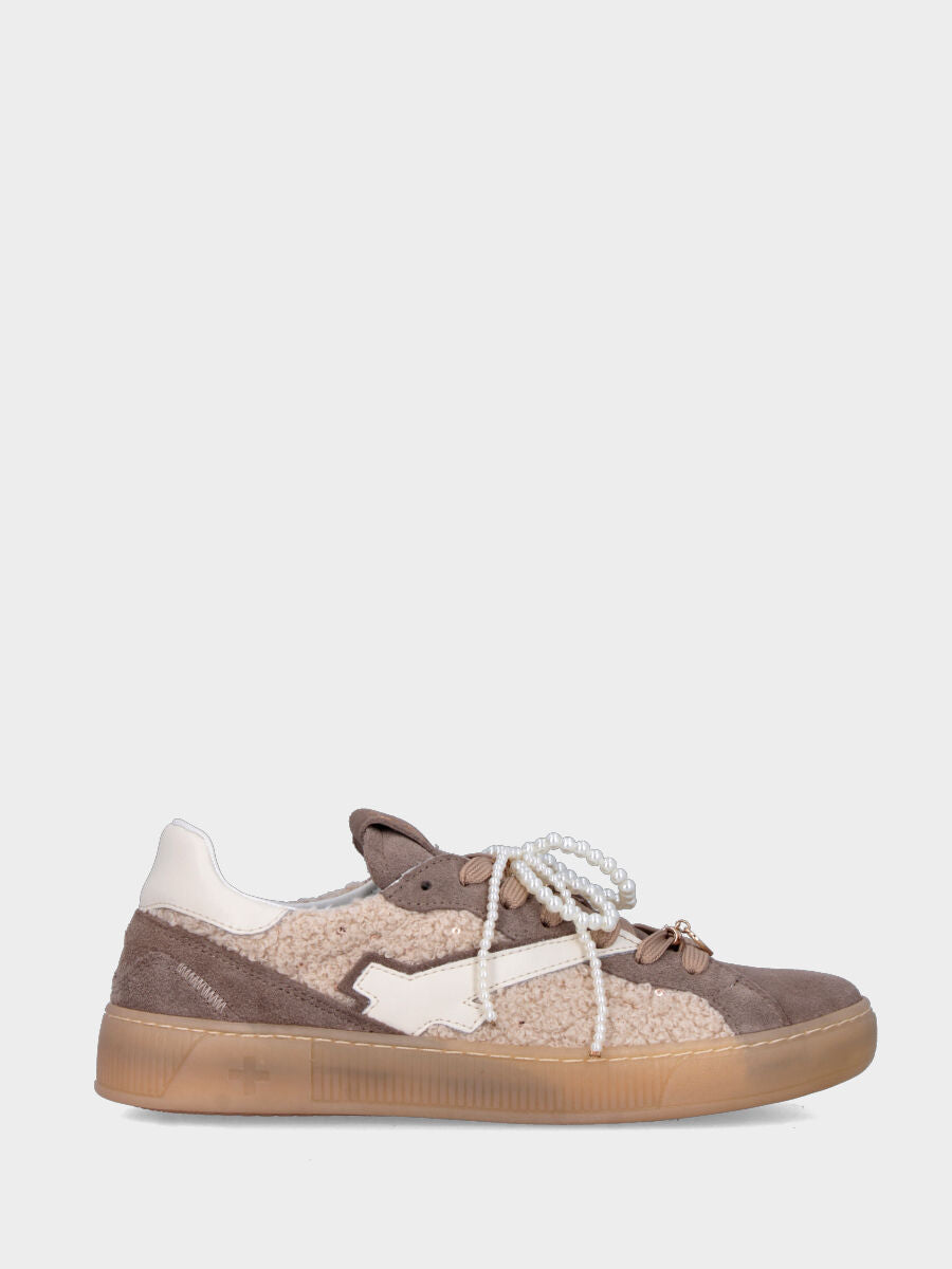 Sneaker in camoscio e astrakan beige con laccio infiocchettato