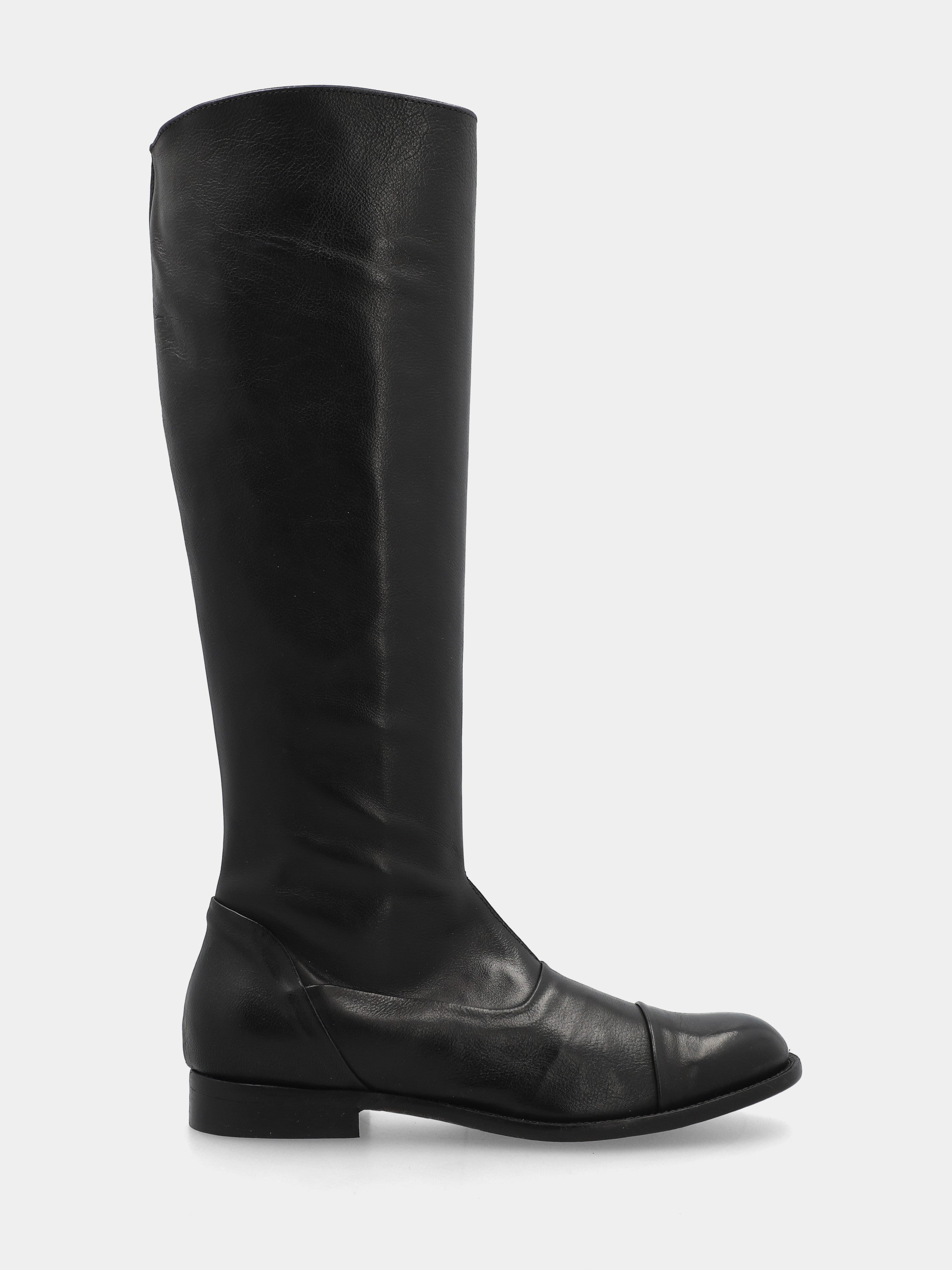 Stivale in vitello nero con puntale e tomaia e sperone cuciti