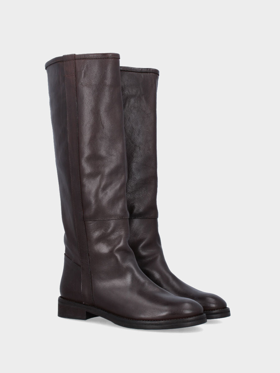 Sandalo monoblocco in vitello rosso con fascia ripiegata