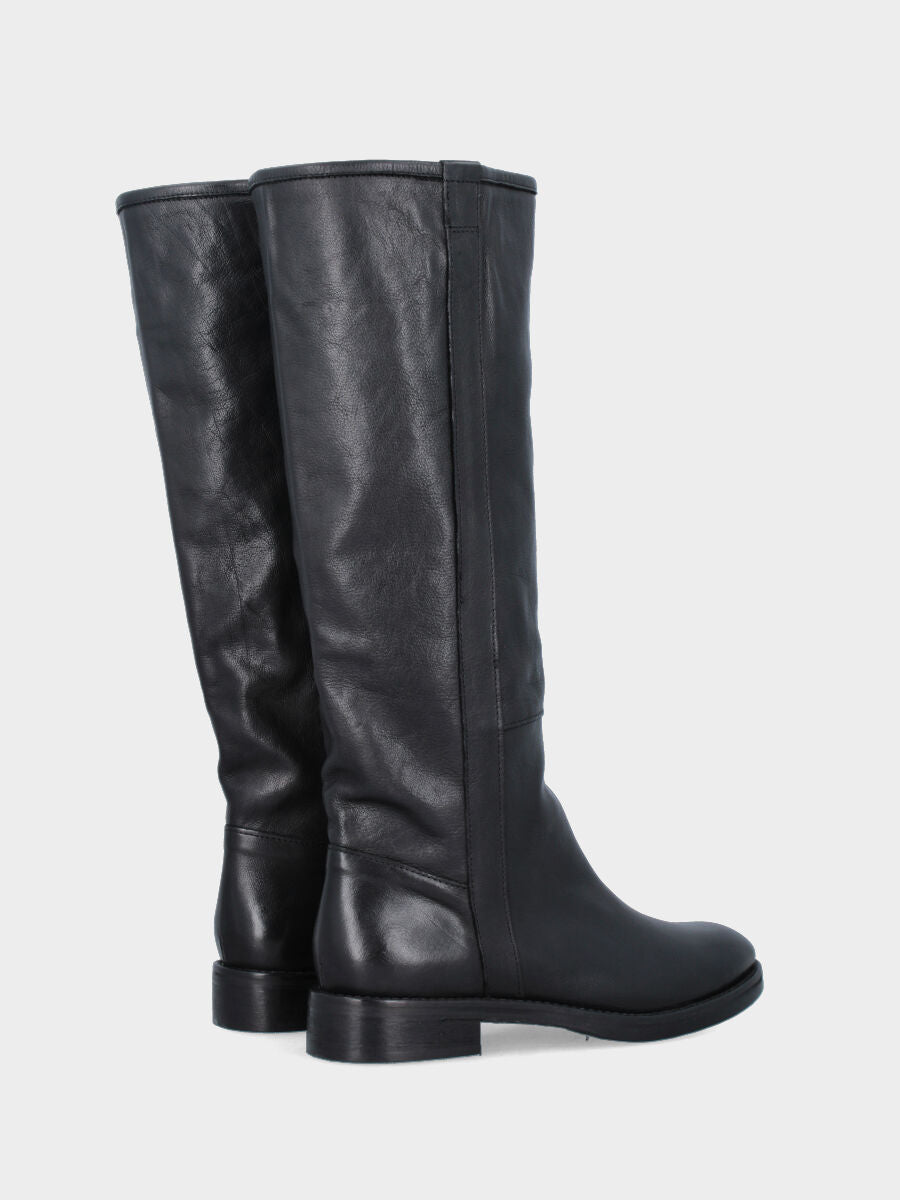 Stivale in vitello nero con fascetta laterale e suola in cuoio e gomma