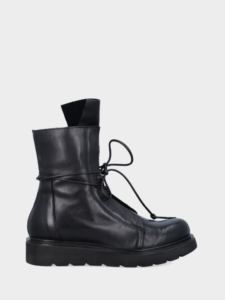 Polacchino in vitello nero con platform in gomma e cerniera laterale