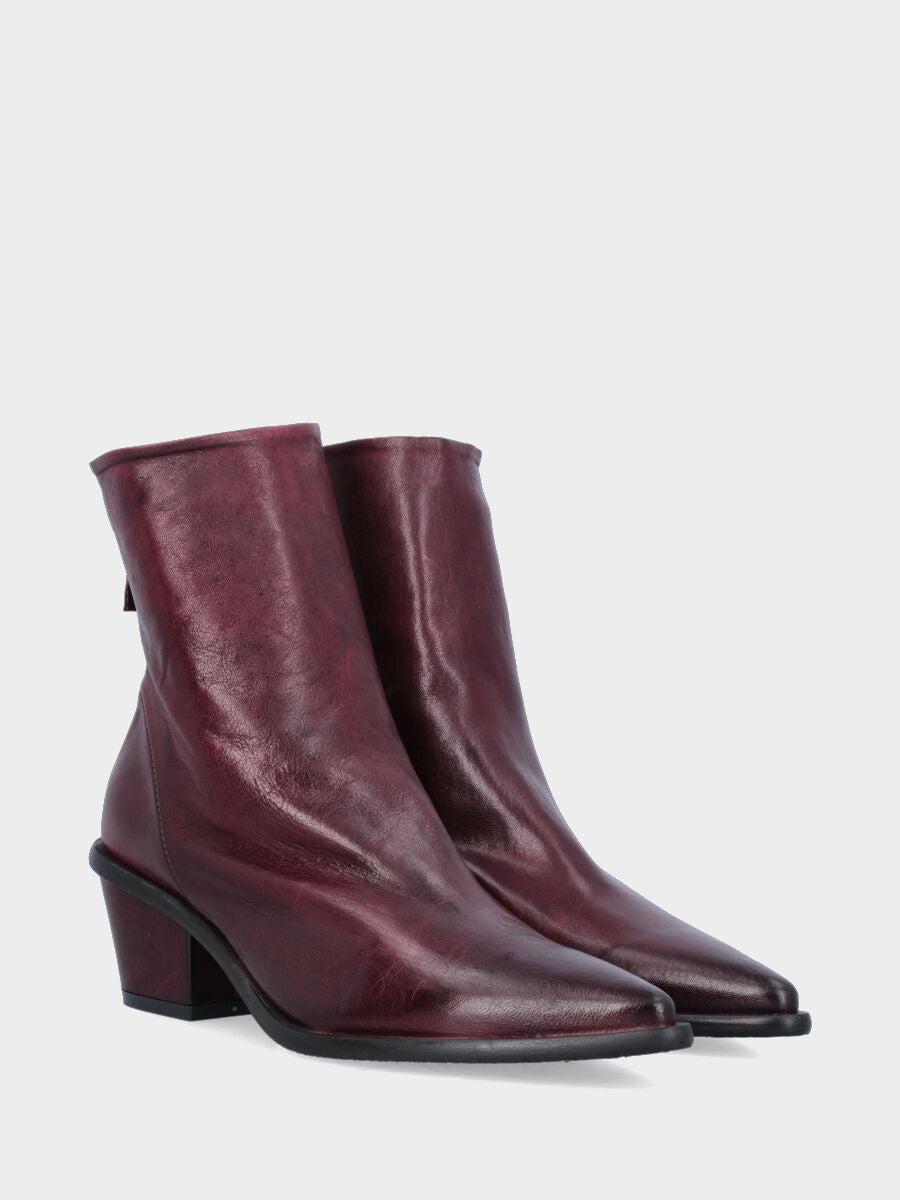 Sandalo monoblocco in vitello rosso con fascia ripiegata