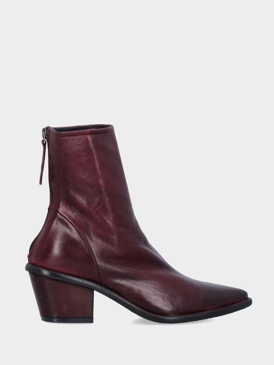 Sandalo monoblocco in vitello rosso con fascia ripiegata