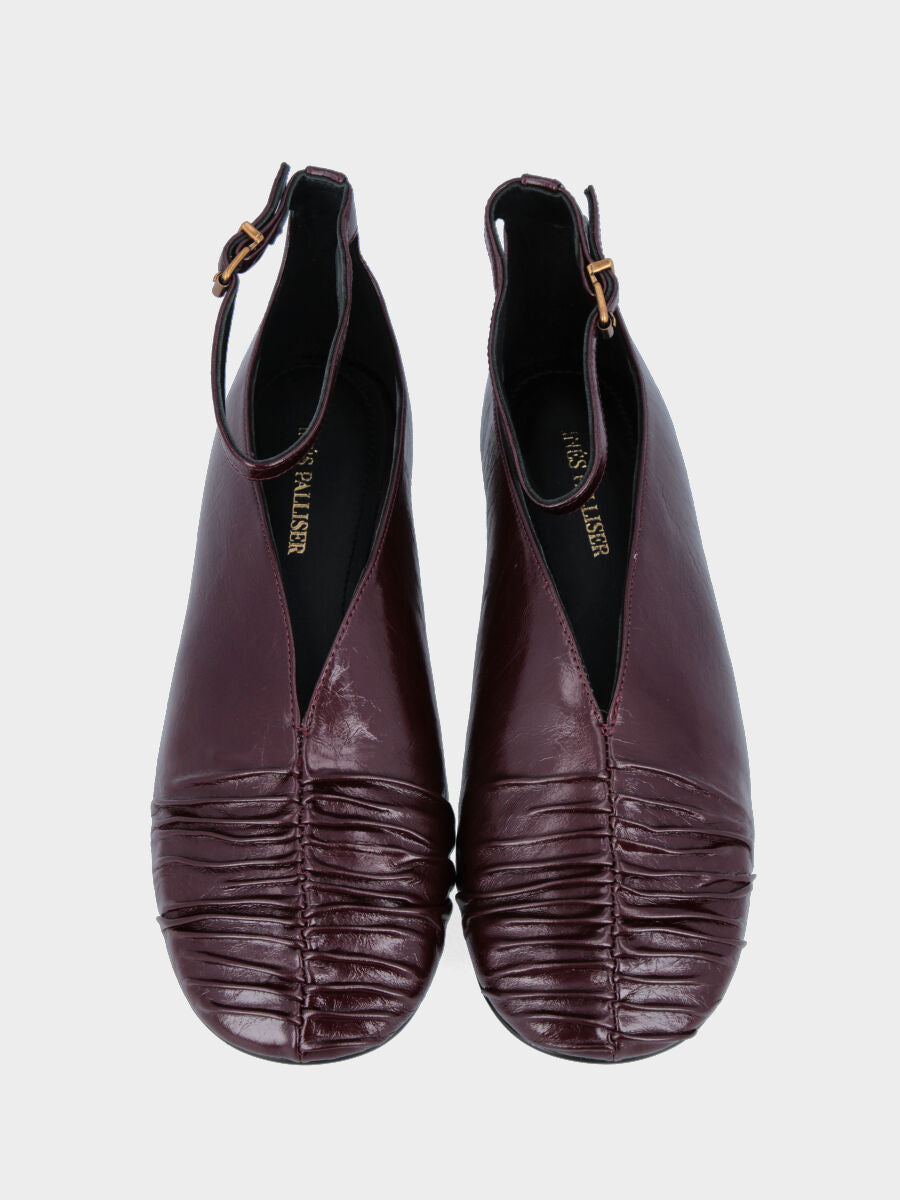 Ballerina in naplak bordeaux con cinturino e arricciature in punta