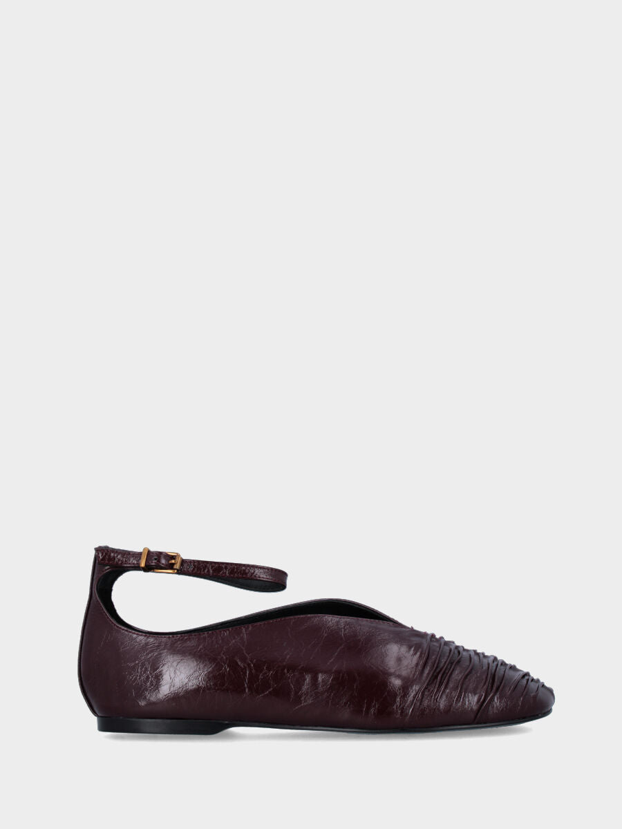 Sandalo monoblocco in vitello rosso con fascia ripiegata