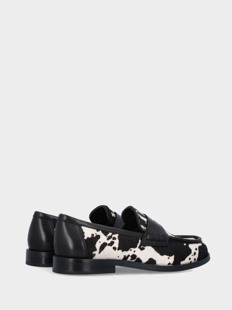 Mocassino in cavallino muccato con mascherina triangolare e bordo cucito