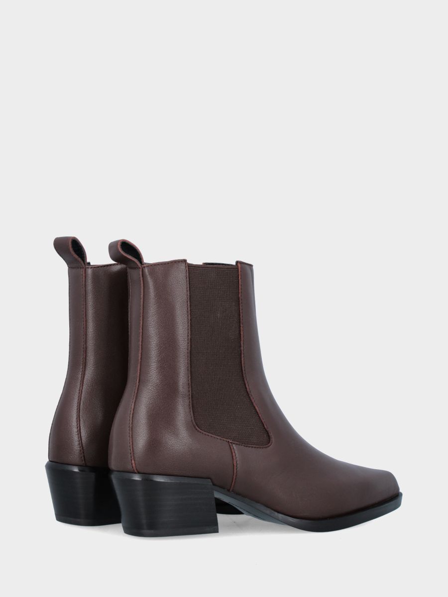 Beatles in vitello testa di moro con tacco a blocco e punta sfilata