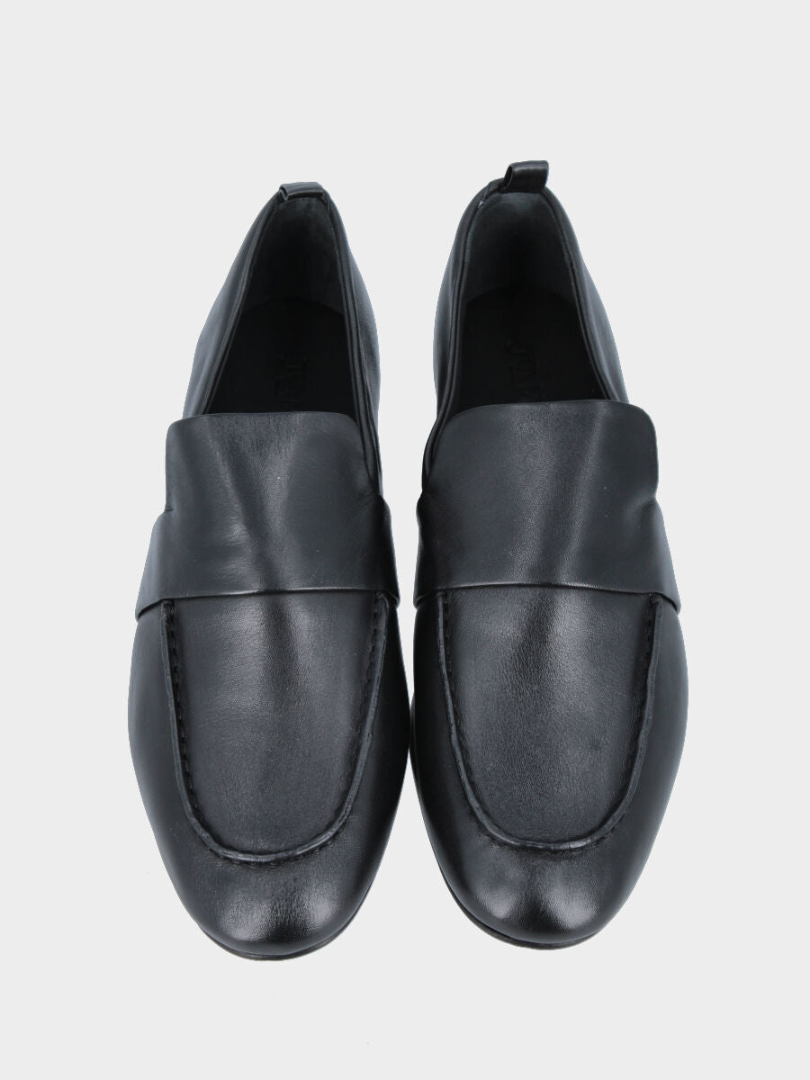 Mocassino in vitello nero con mascherina liscia e tacco basso