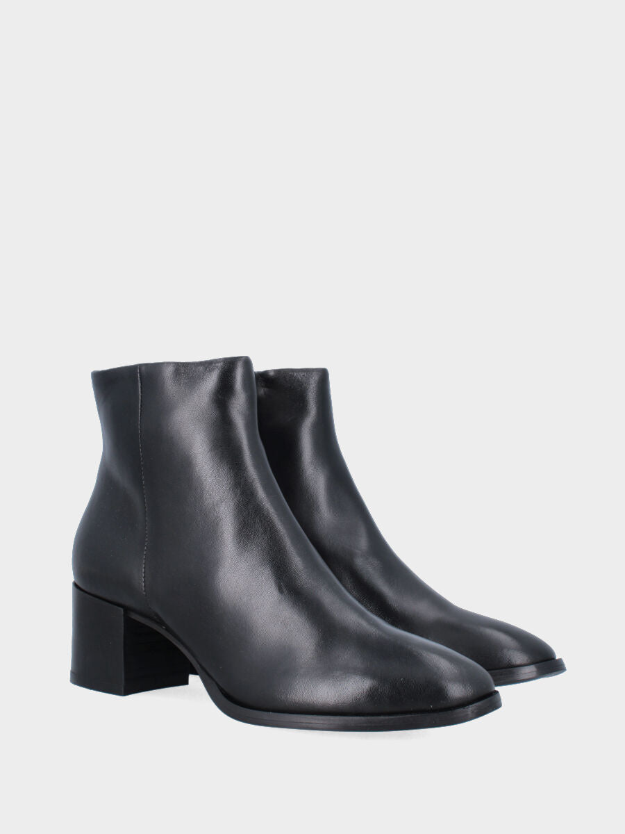 Bottine en nappa noire avec fermeture éclair et talon bloc
