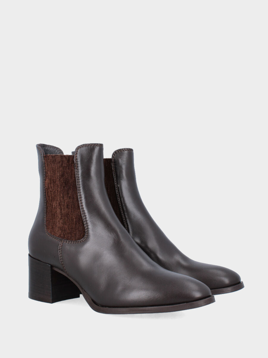 Beatles en nappa marron foncé avec talon bloc enveloppé de cuir