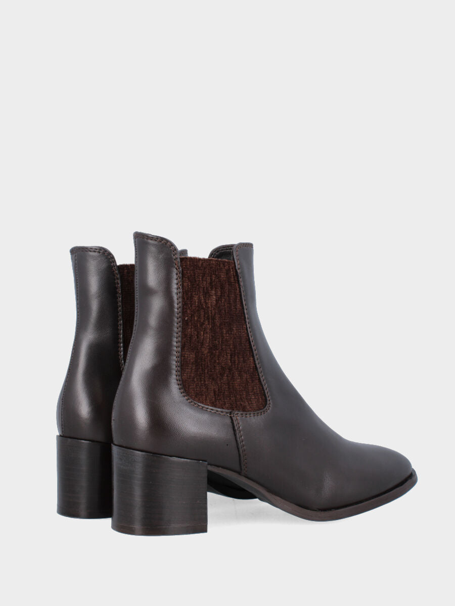 Beatles en nappa marron foncé avec talon bloc enveloppé de cuir
