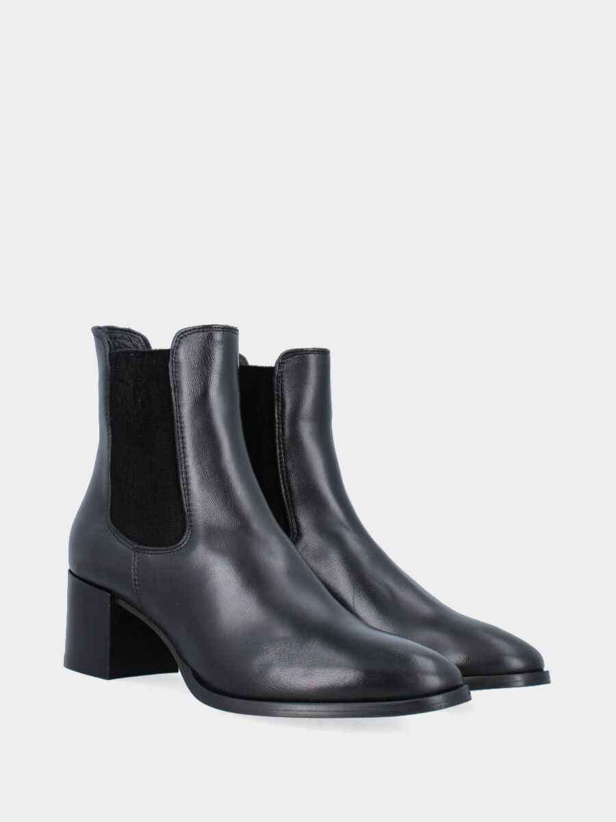 Beatles en nappa noire avec talon bloc enveloppé de cuir