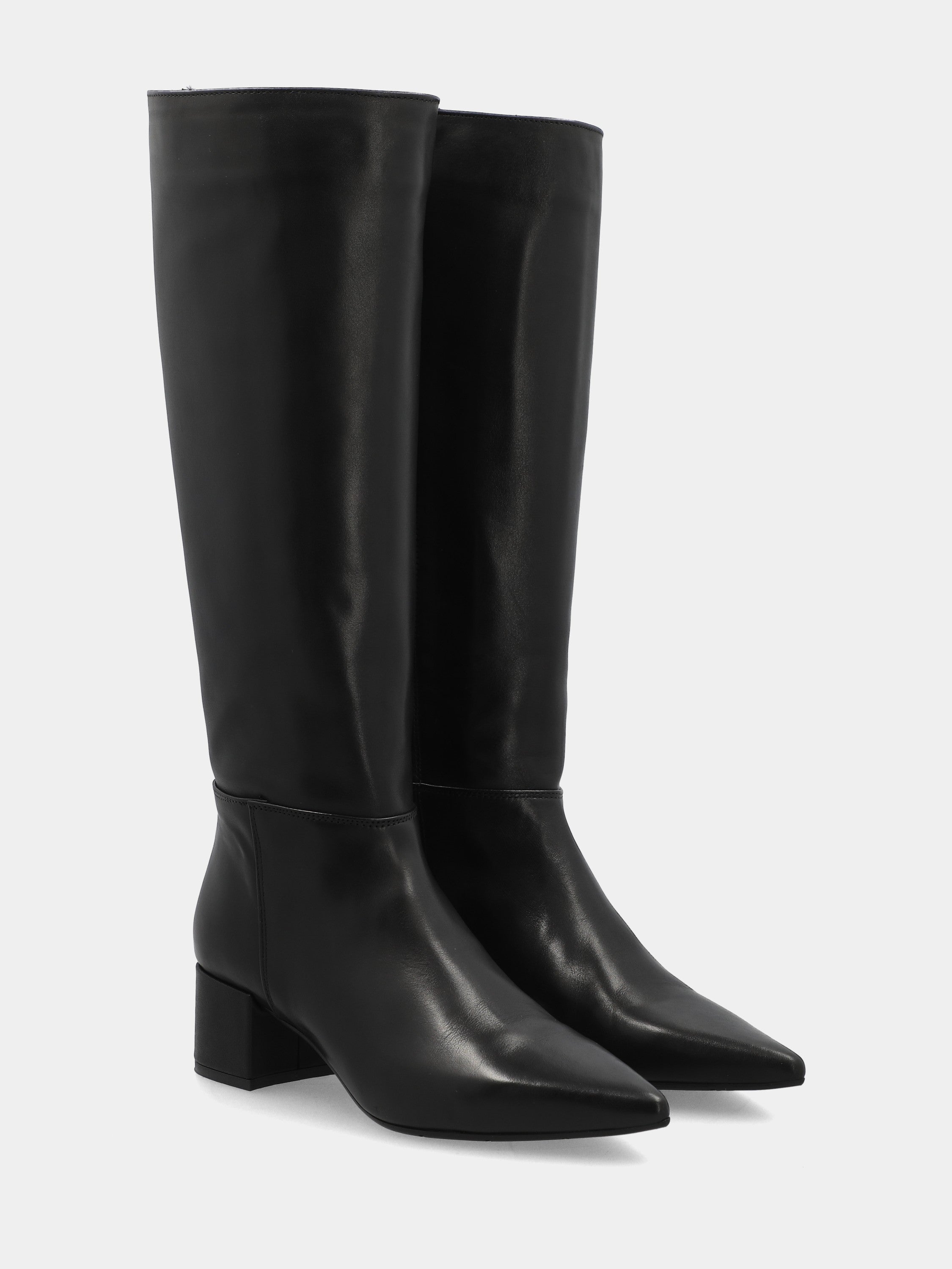 Botte en veau noir avec talon bloc de 45 mm et bout effilé