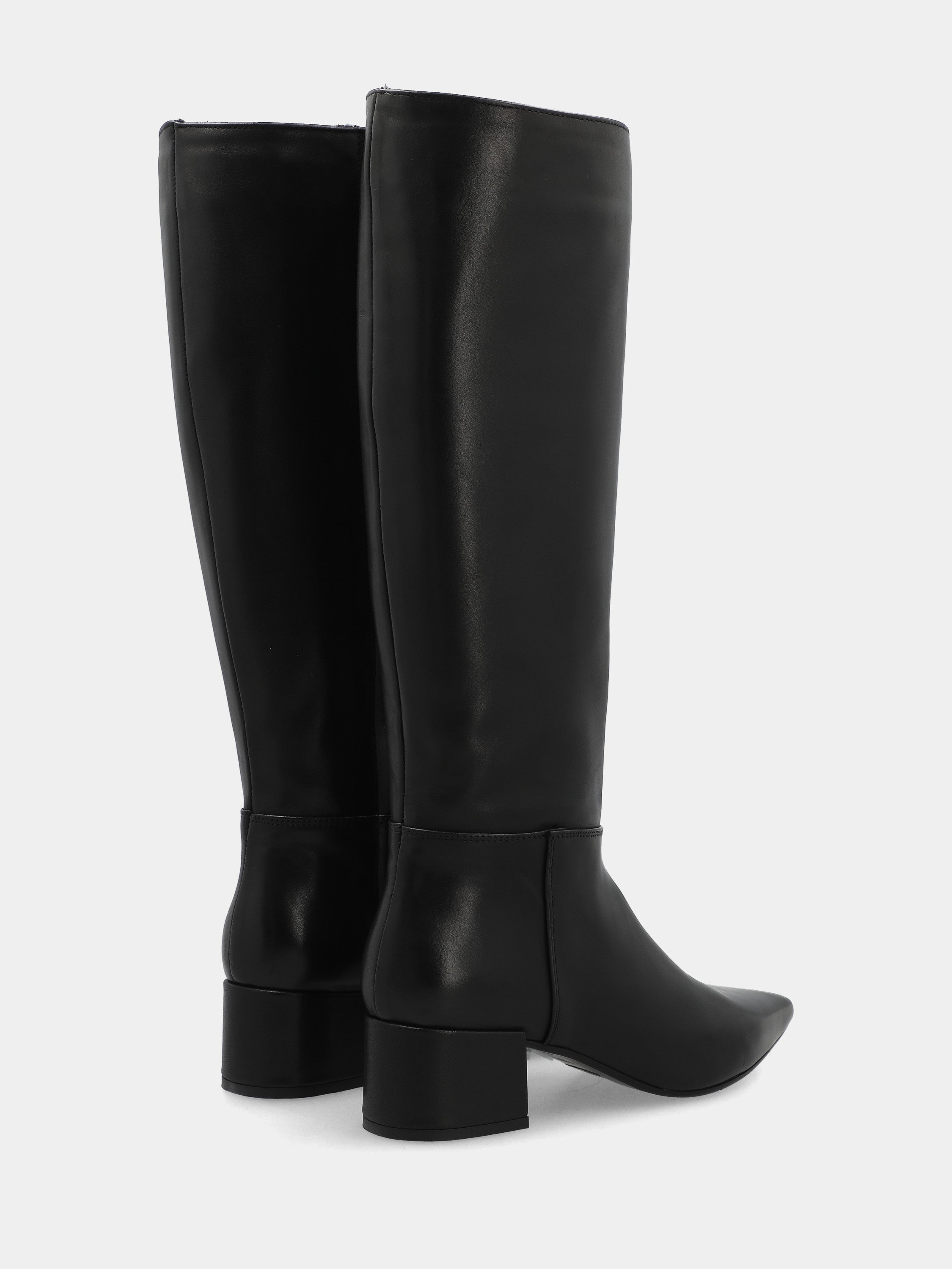 Stiefel aus schwarzem Kalbsleder mit 45 mm Blockabsatz und spitz zulaufender Spitze