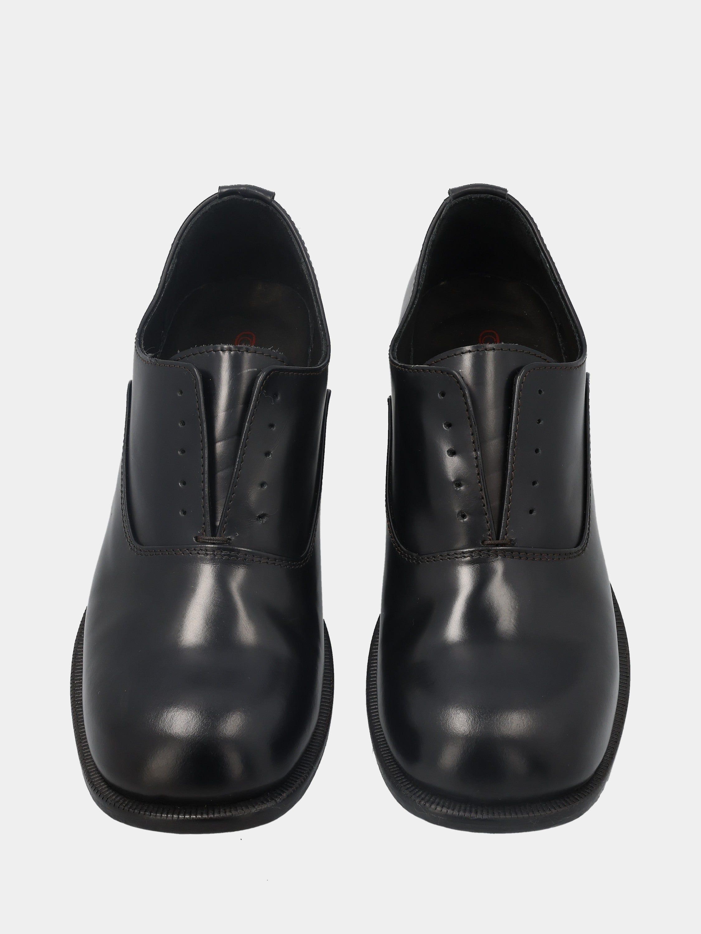 Sandalo monoblocco in vitello rosso con fascia ripiegata