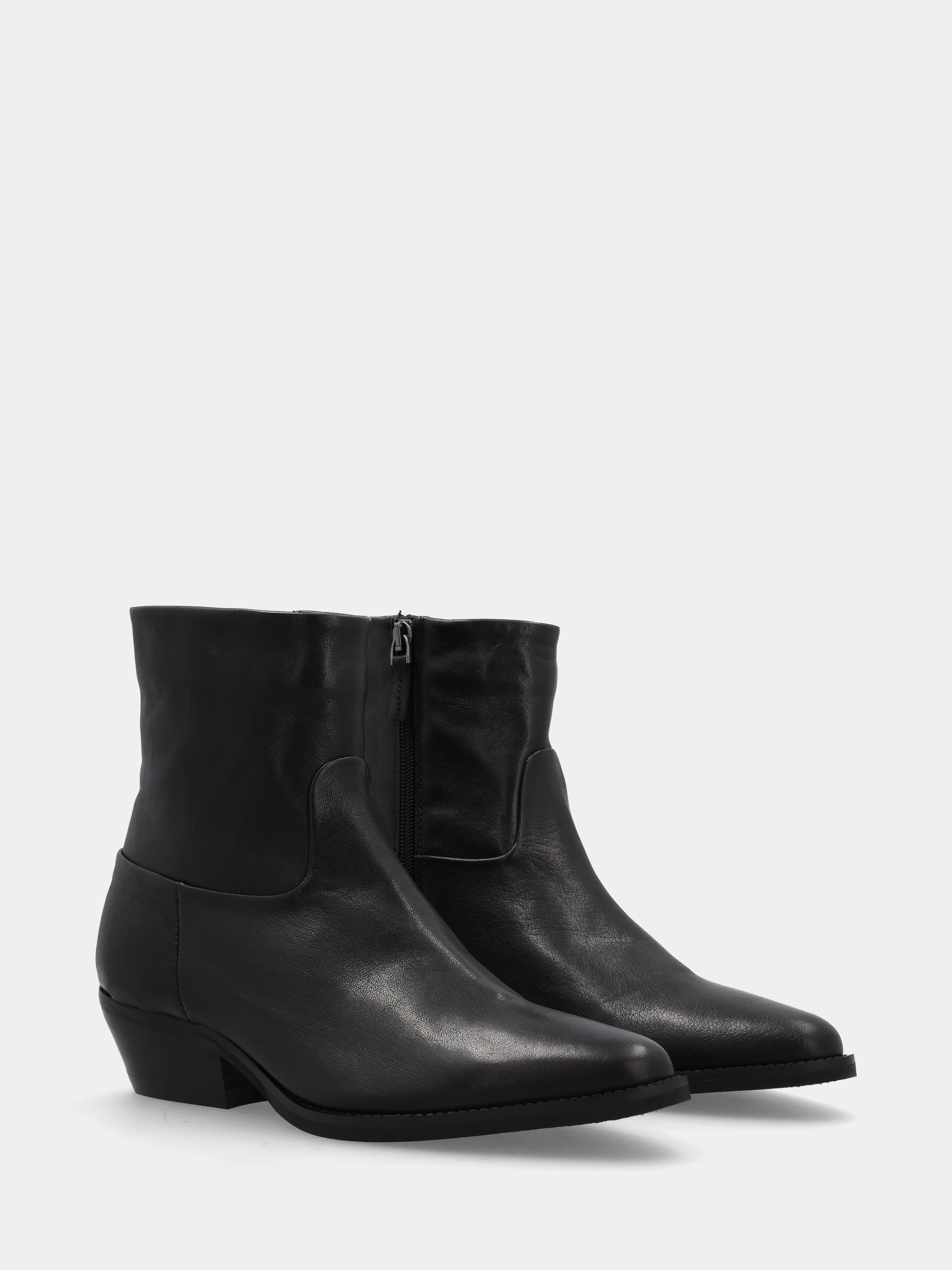 Bottines western en veau noir avec bout effilé et talon cubain