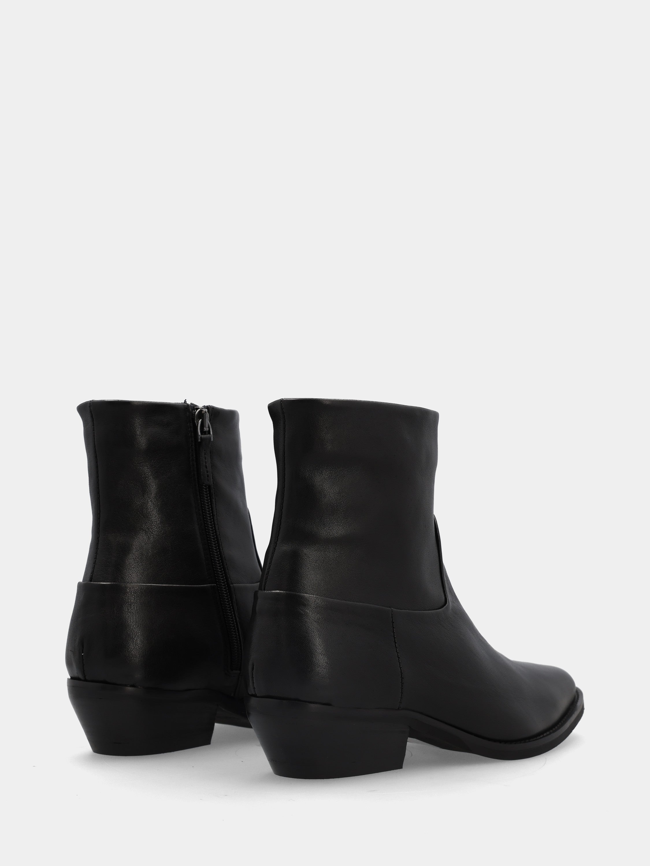 Bottines western en veau noir avec bout effilé et talon cubain