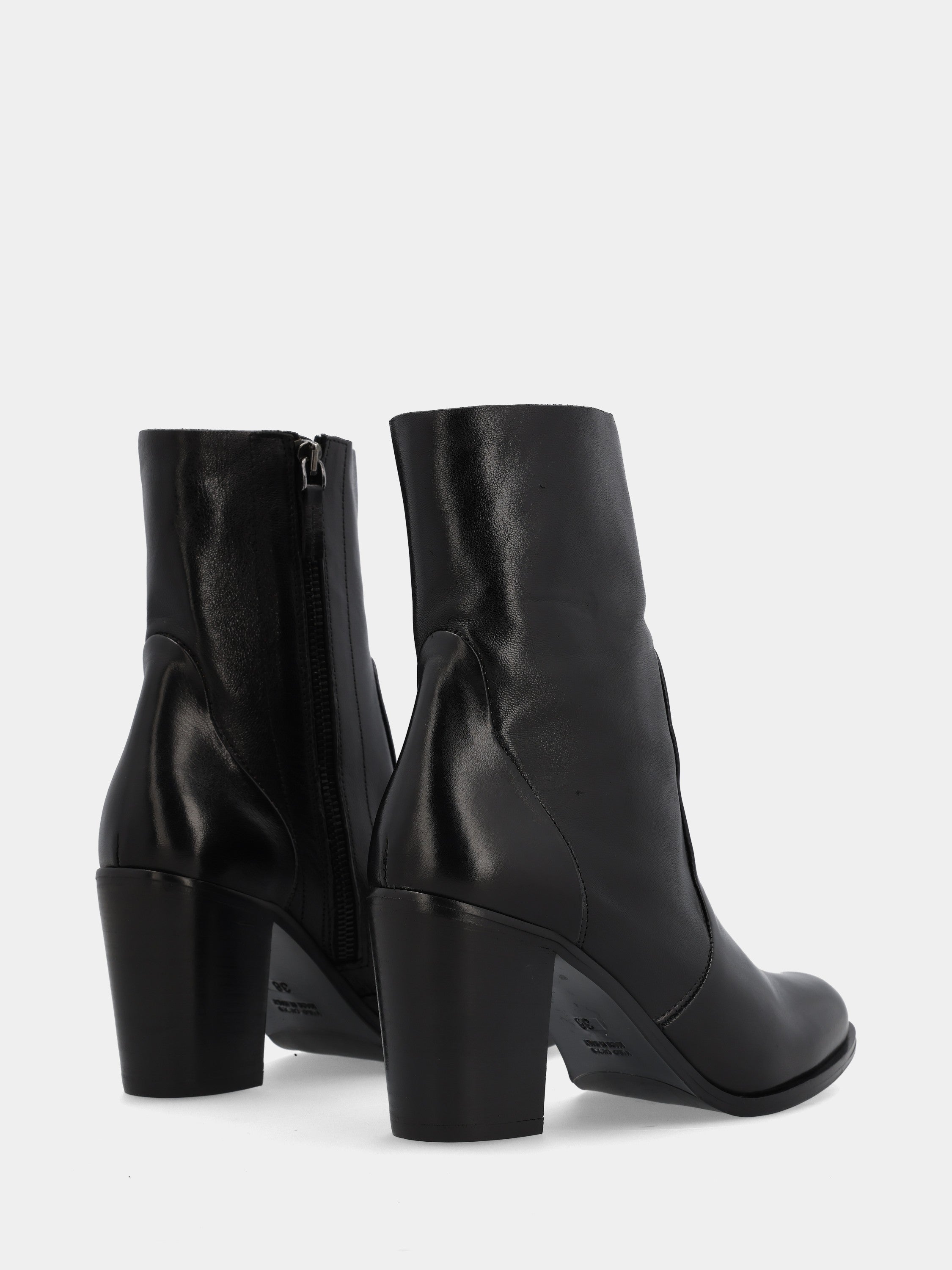 Bottine en nappa noir avec guêtre non doublée
