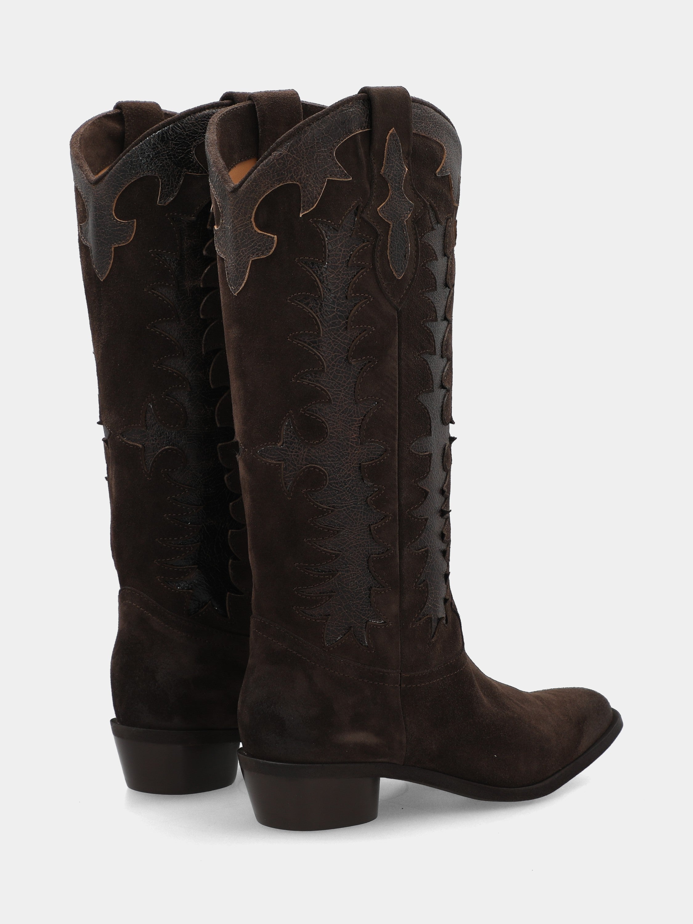 Bottes western en croûte de veau marron avec ornements découpés en forme de lys
