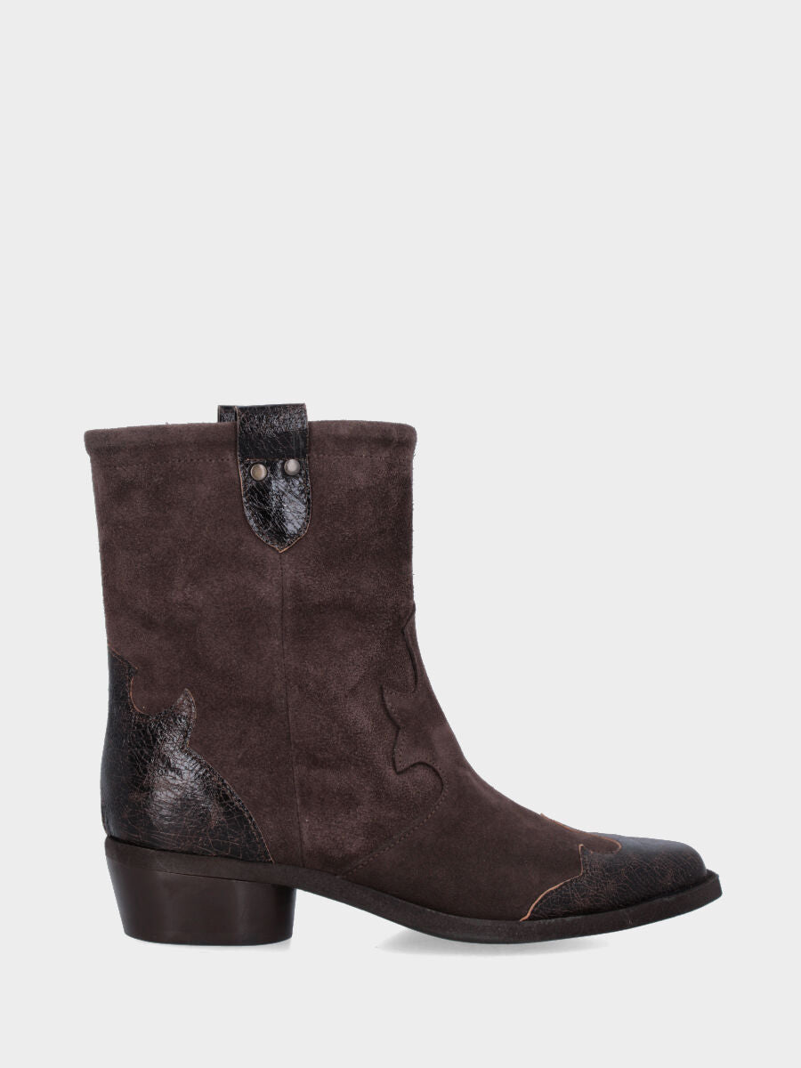 Bottines western en croûte de veau marron avec appliques en forme de lys
