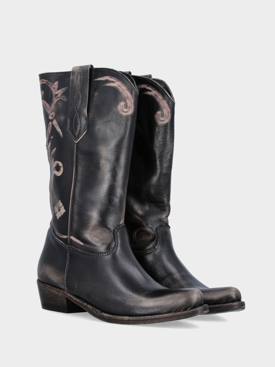 Camperos in vitello taupe con ricami posteriori e tacco basso