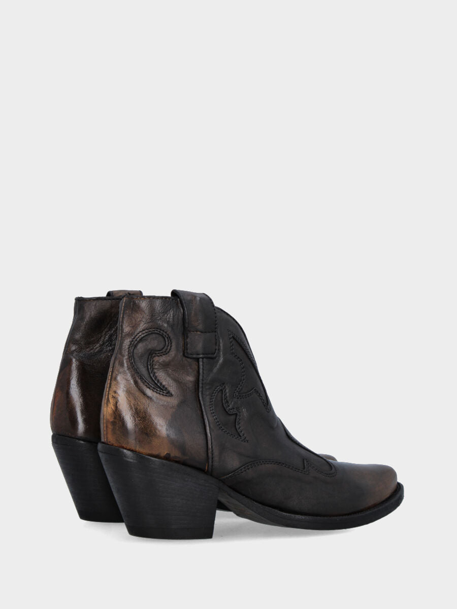 Cowboystiefel Stiefelette aus Kalbsleder in Lederfarbe mit gestanzten Ziernähten
