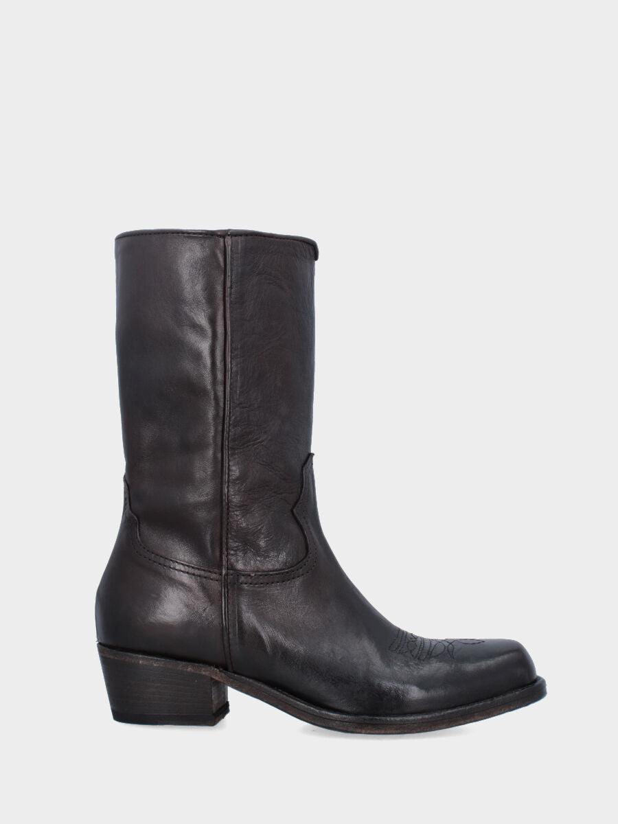 Camperos a stivale in vitello testa di moro con ricamo in punta e tacco monoblocco