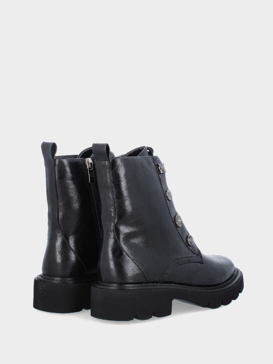 Polacchino in vitello nero con bottoni metallici e platform