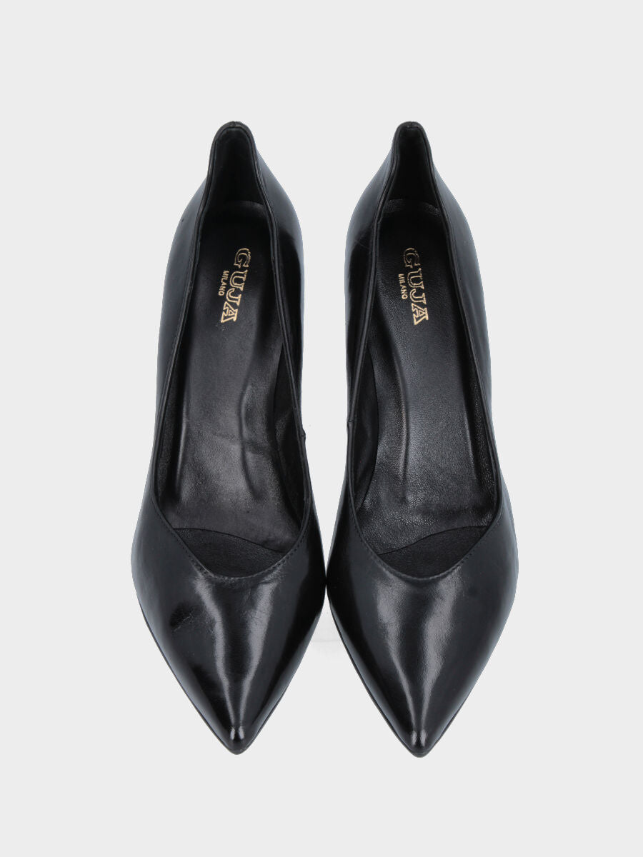 Décolleté in vitello nero con tacco a calice e scollo ondulato