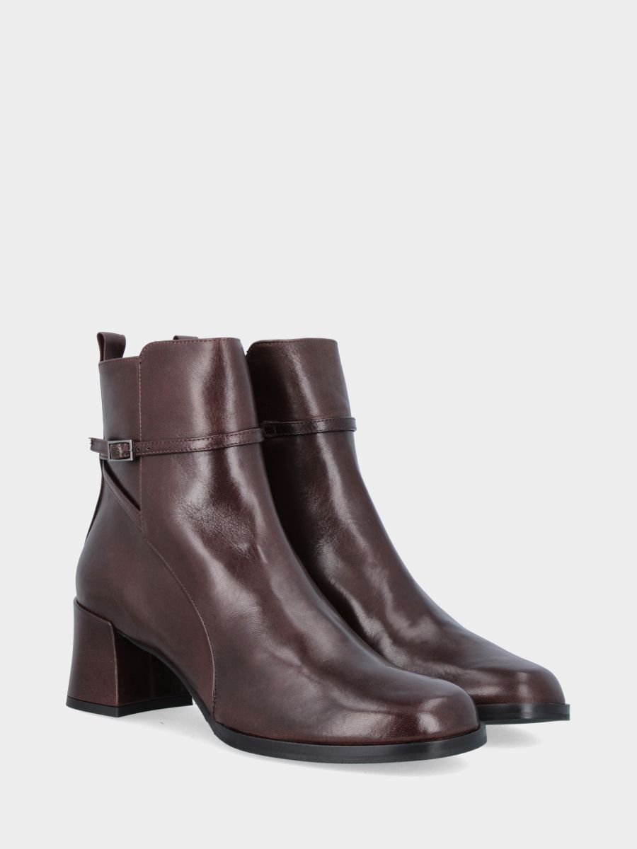 Stivaletto in vitello testa di moro con cinturino e tacco blocco