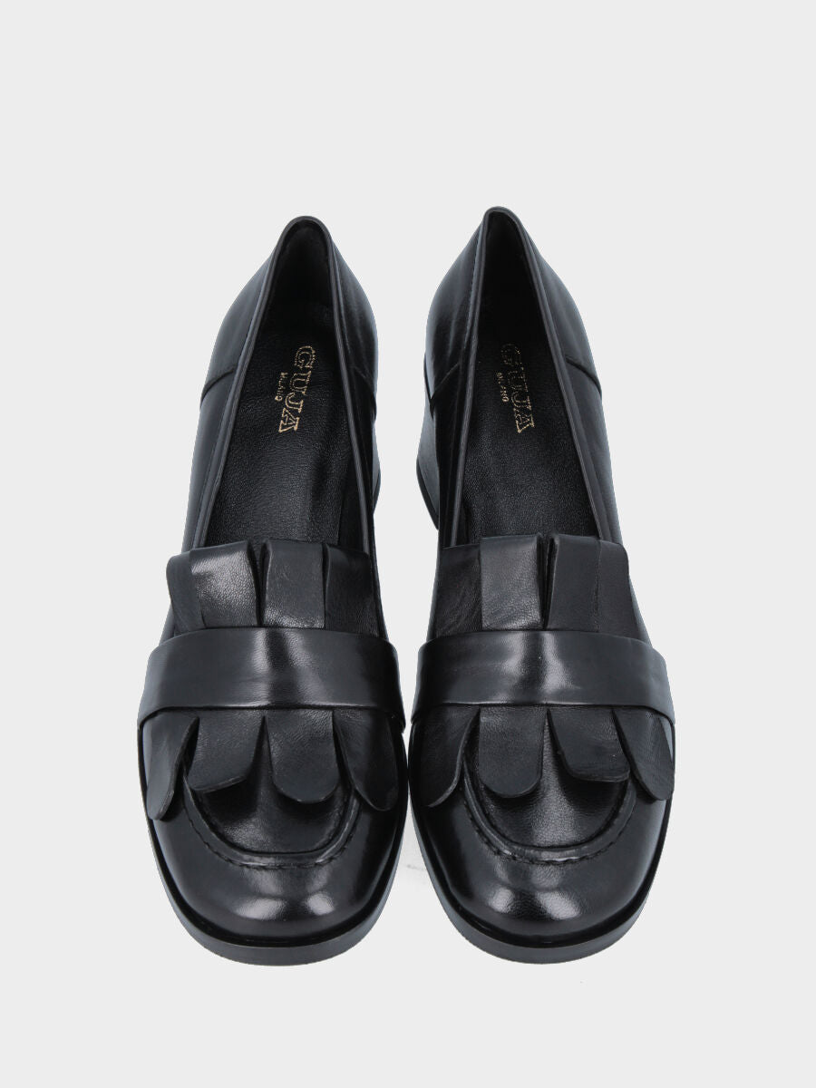 Mocassino in vitello nero con frangia e tacco a blocco