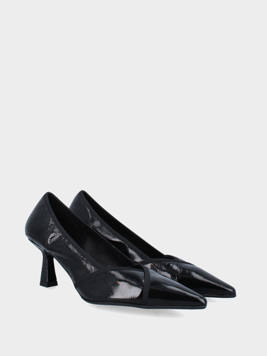 Décolleté in naplak nero con tacco a calice e lembi sovrapposti