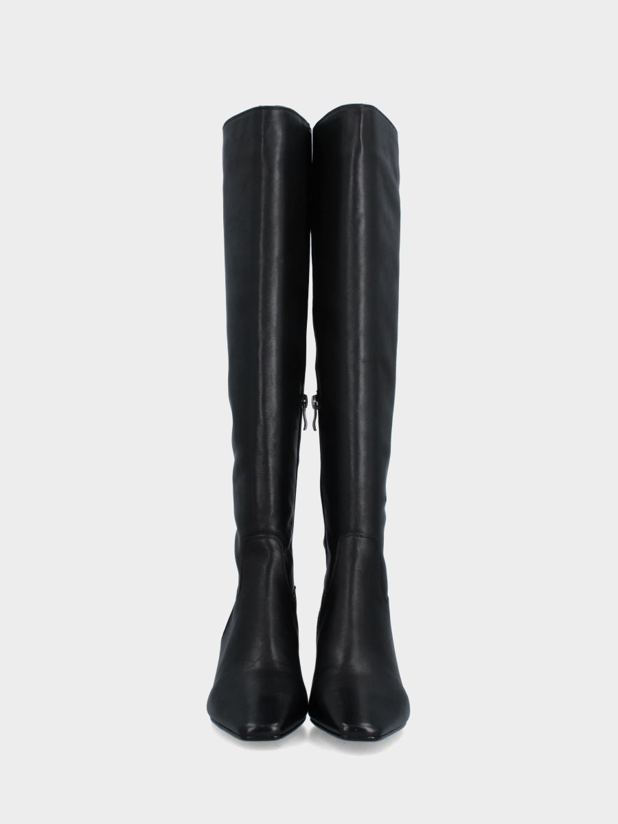 Stiefel aus schwarzem Nappaleder mit Pfennigabsatz und kniehohem Schaft