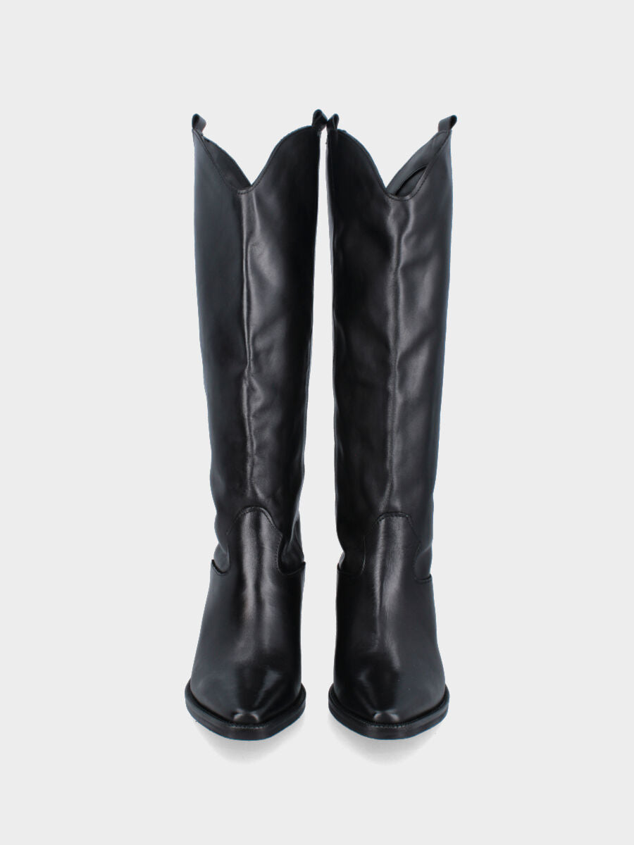 Camperos in vitello nero con punta quadratina e tacco medio