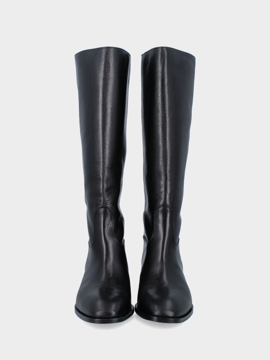 Stivale in vitello nero con cerniera e tacco basso