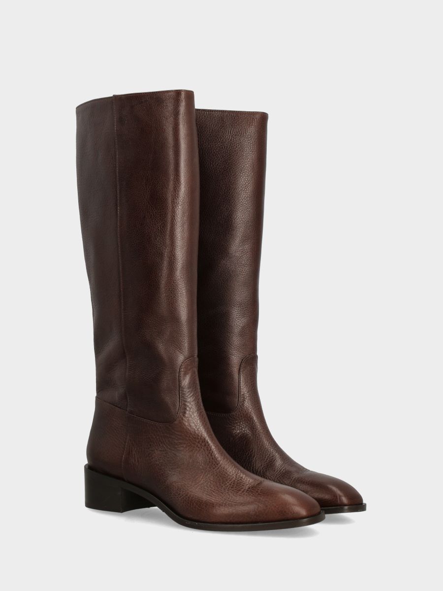 Botte en veau couleur cuir avec fermeture éclair et talon bas