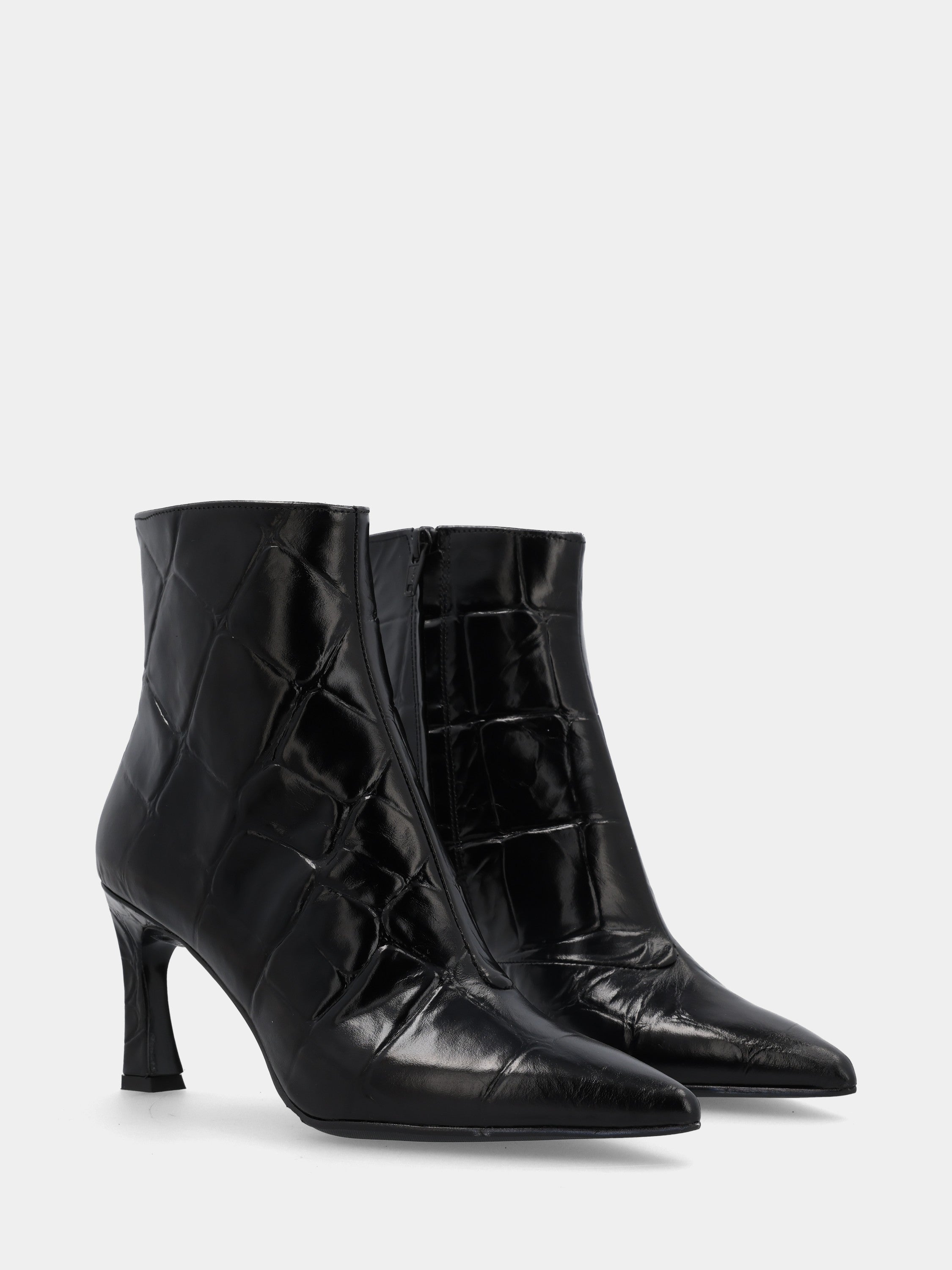 Bottines en veau noir imprimé crocodile avec talon creux et bout effilé