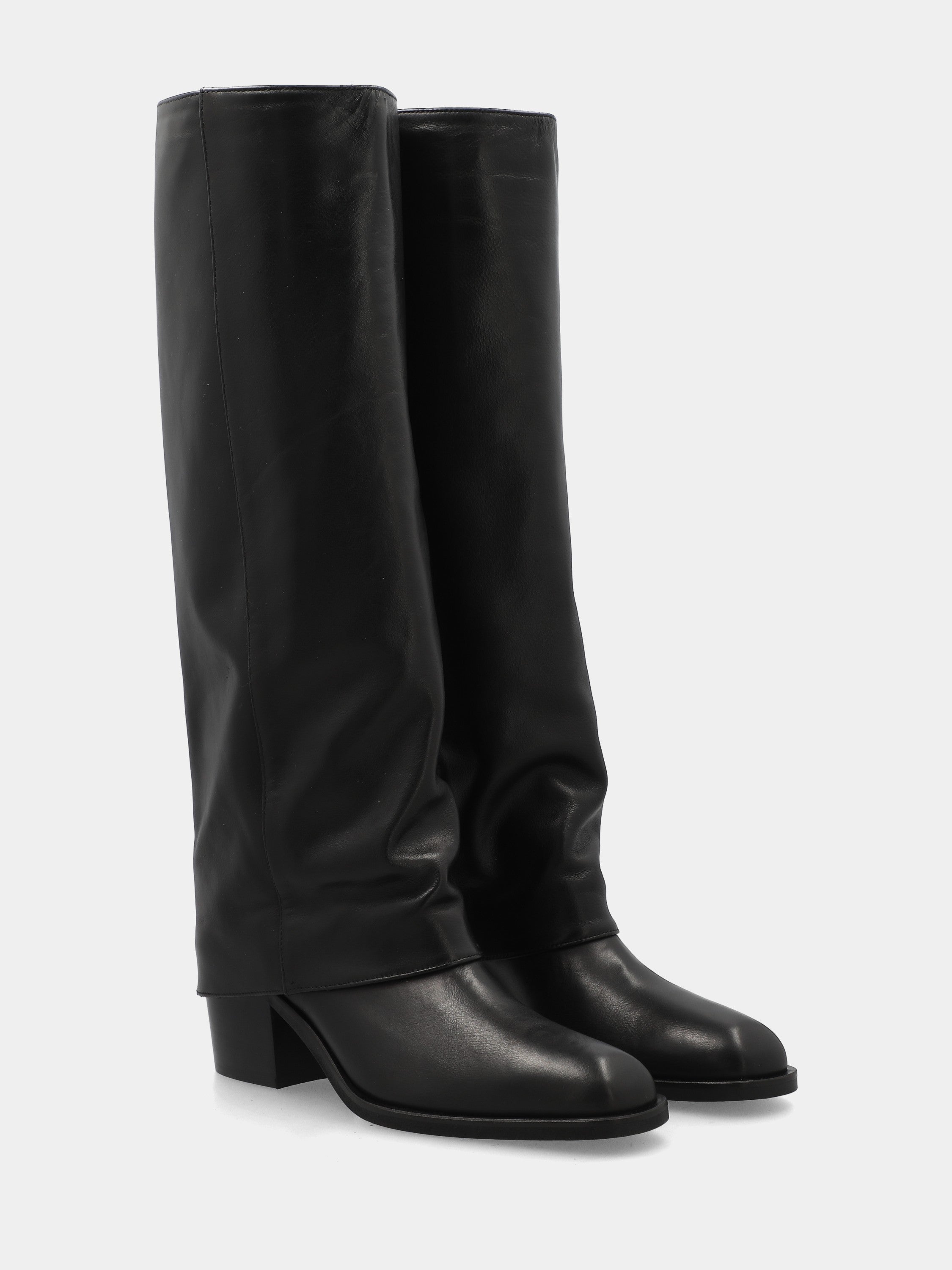 Botte haute en veau noir avec guêtre retournée et bout arrondi