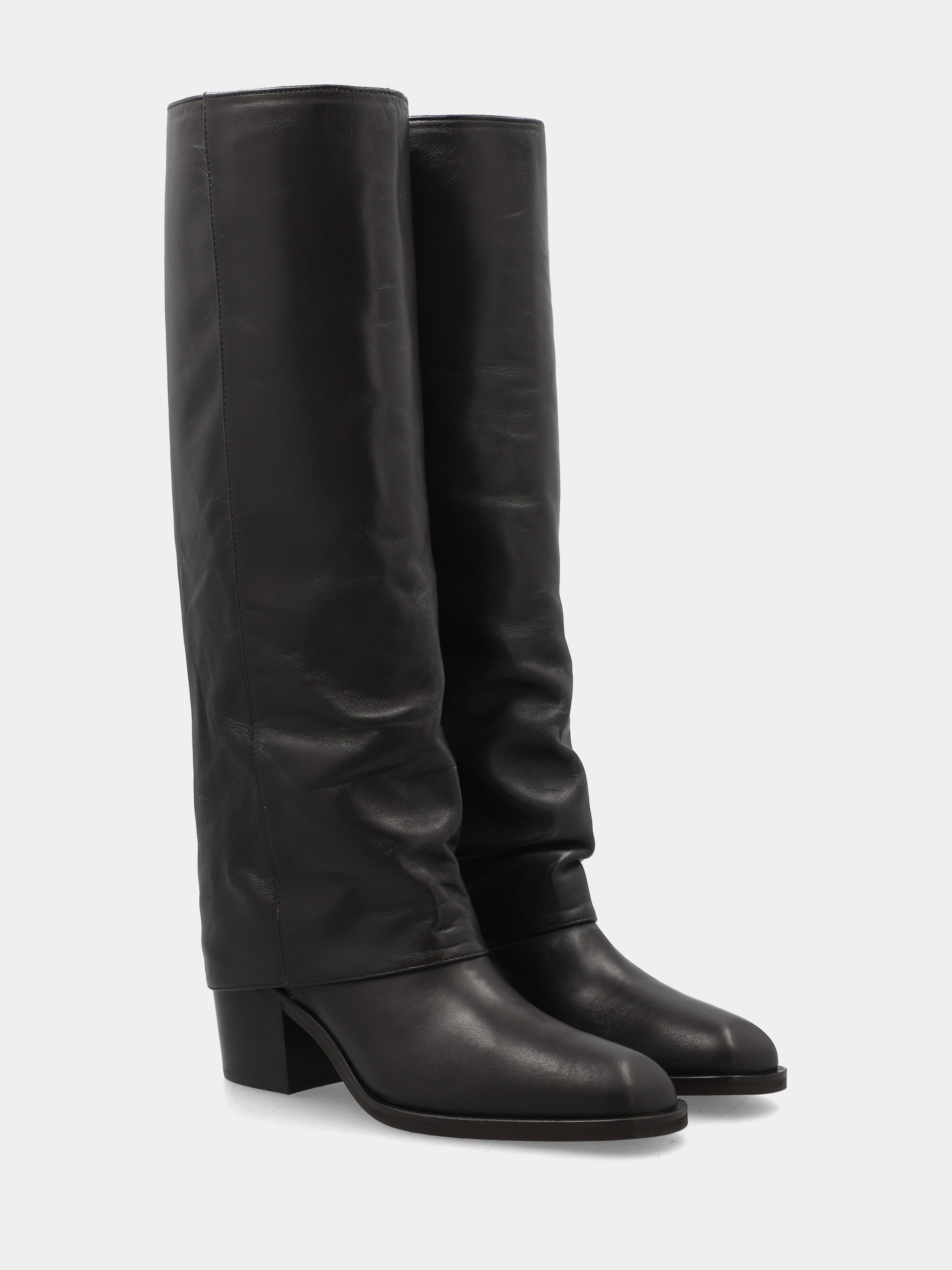 Sandalo monoblocco in vitello rosso con fascia ripiegata