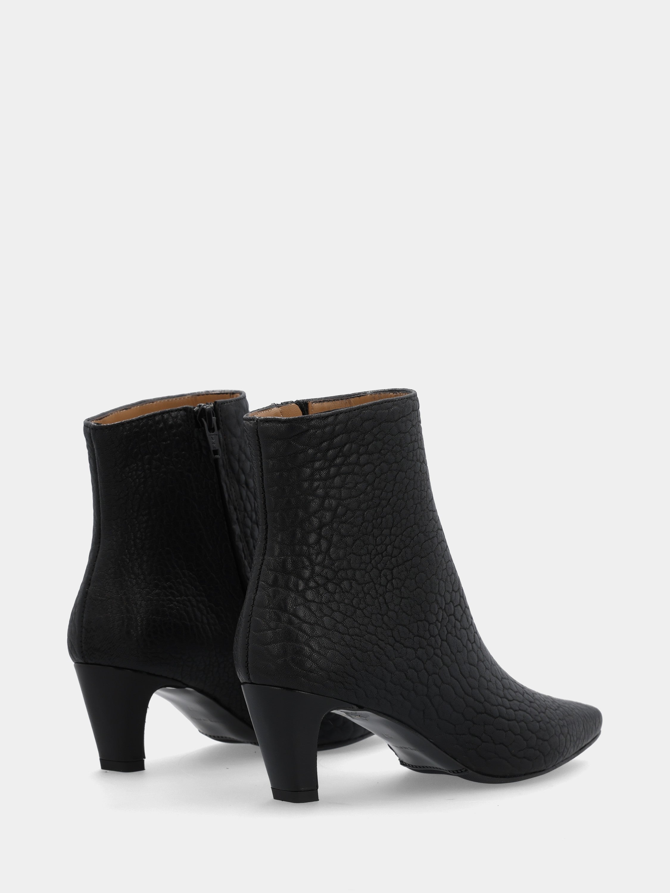 Sandalo monoblocco in vitello rosso con fascia ripiegata