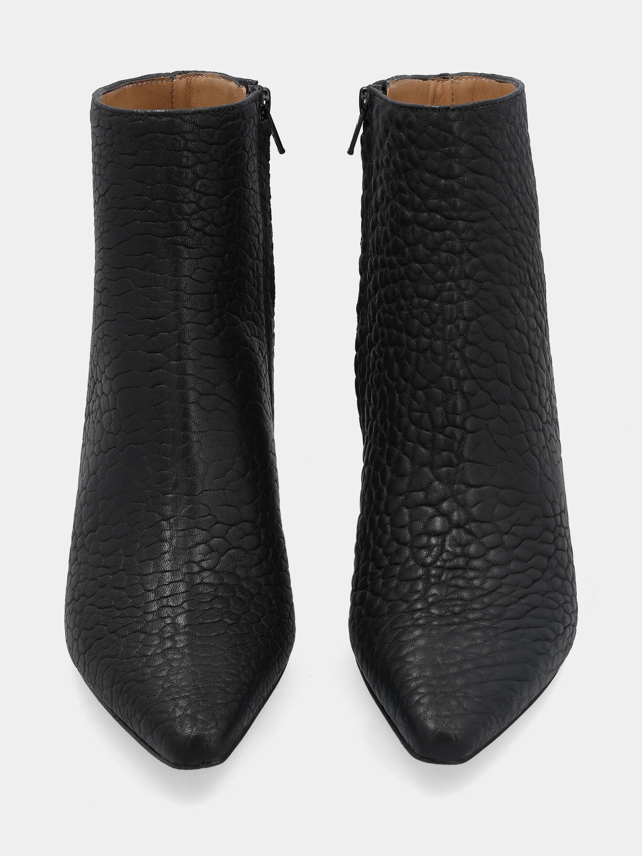 Stivaletto in vitello bottalato nero con tacco banana