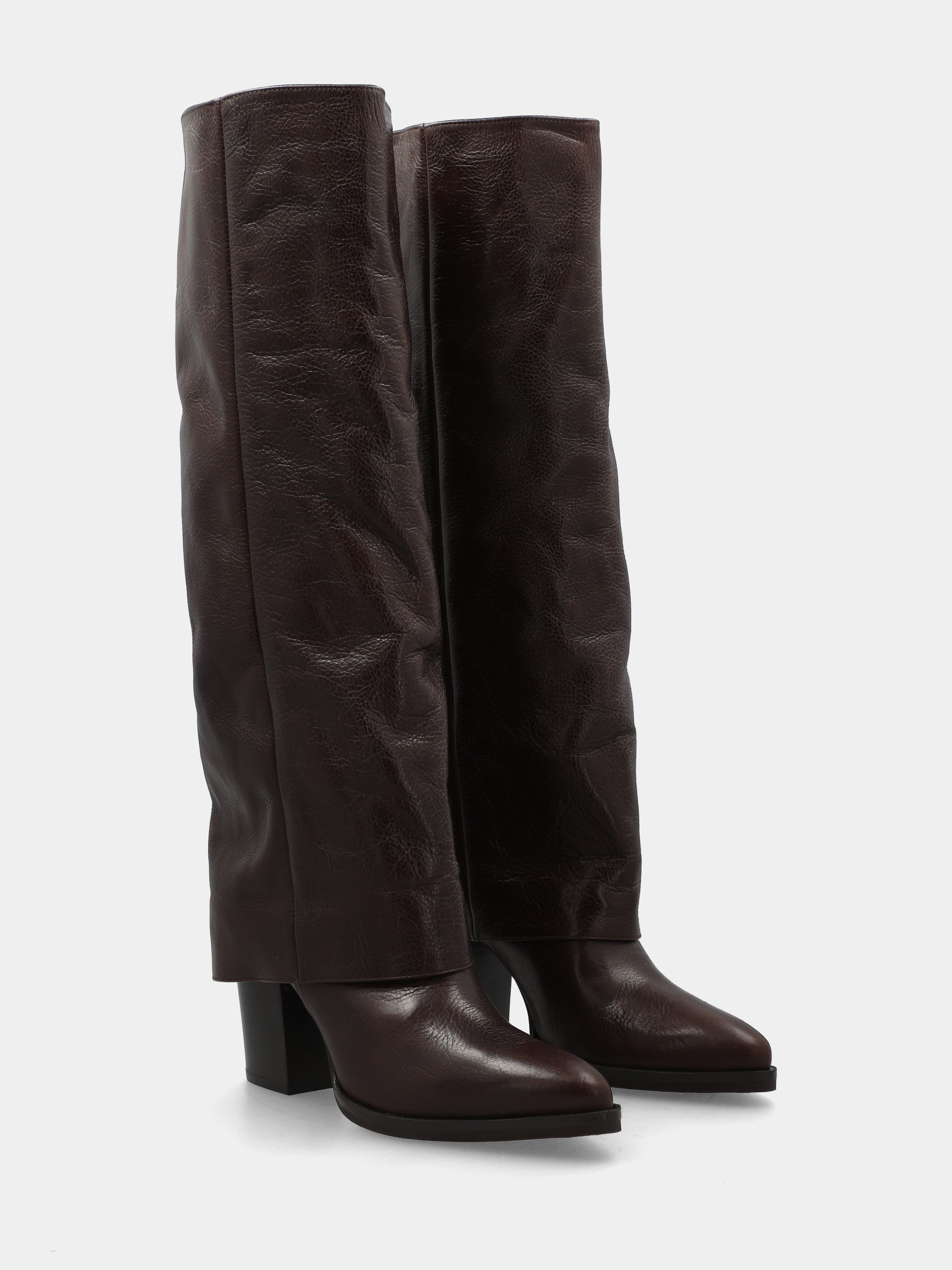 Sandalo monoblocco in vitello rosso con fascia ripiegata