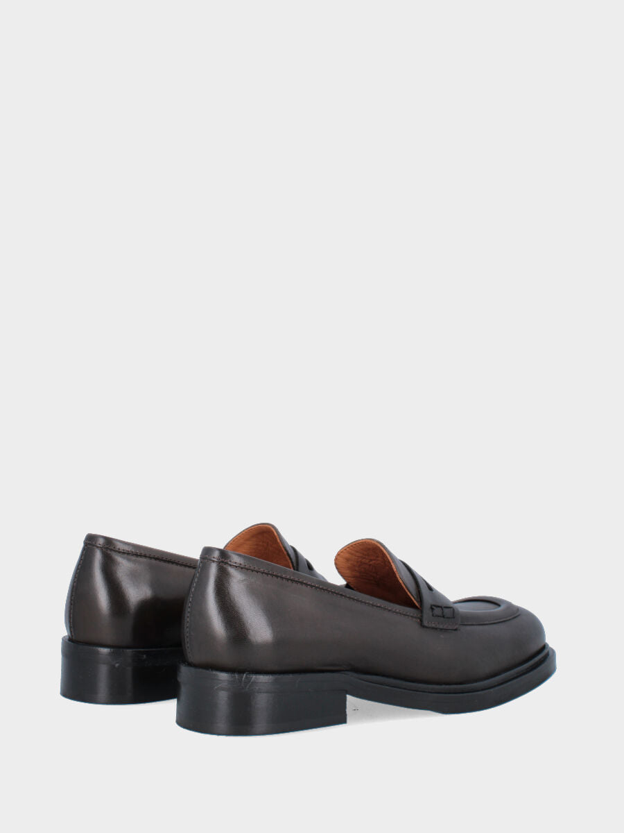 Calfskin moccasin in dark brown with lion mouth mask